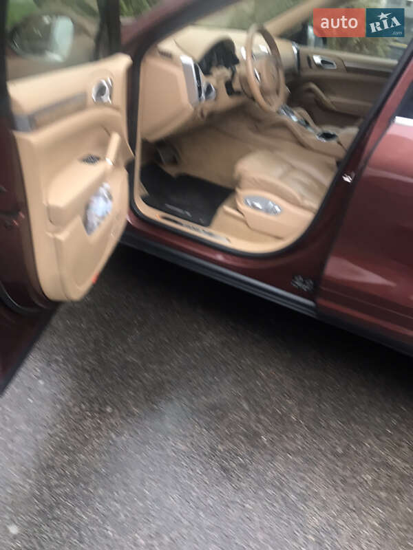 Внедорожник / Кроссовер Porsche Cayenne 2011 в Киеве