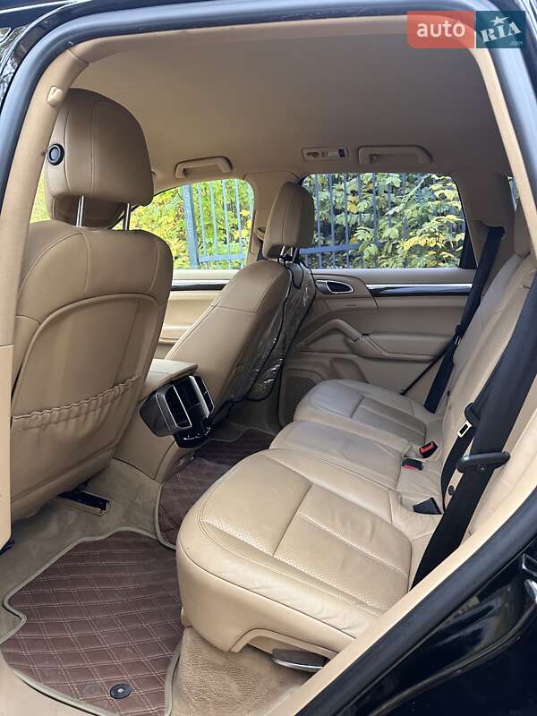 Внедорожник / Кроссовер Porsche Cayenne 2013 в Киеве