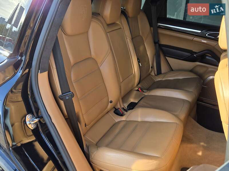 Внедорожник / Кроссовер Porsche Cayenne 2010 в Киеве
