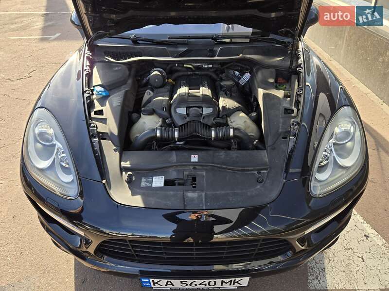 Внедорожник / Кроссовер Porsche Cayenne 2010 в Киеве