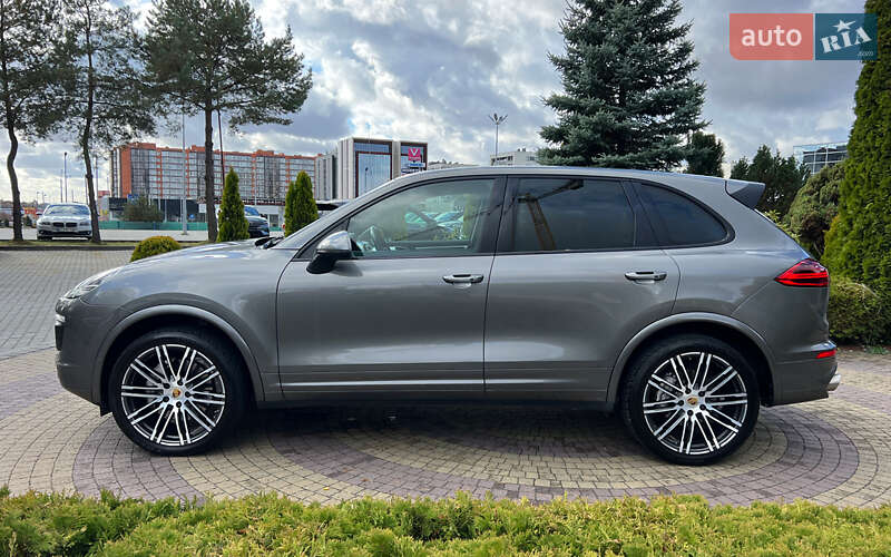 Внедорожник / Кроссовер Porsche Cayenne 2016 в Львове