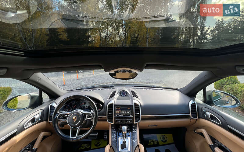 Внедорожник / Кроссовер Porsche Cayenne 2016 в Львове