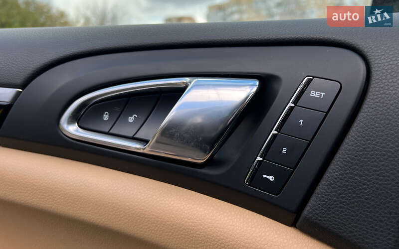 Внедорожник / Кроссовер Porsche Cayenne 2016 в Львове