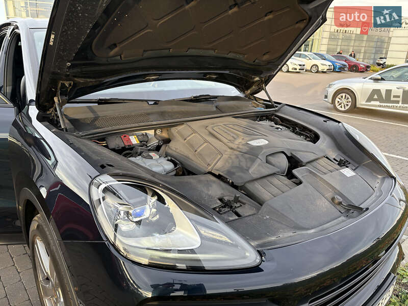 Позашляховик / Кросовер Porsche Cayenne 2018 в Києві