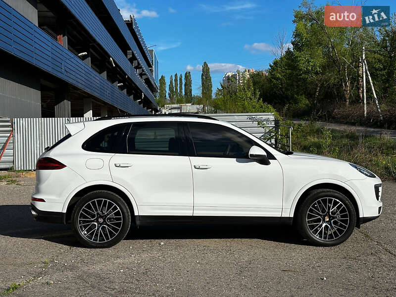 Позашляховик / Кросовер Porsche Cayenne 2015 в Харкові