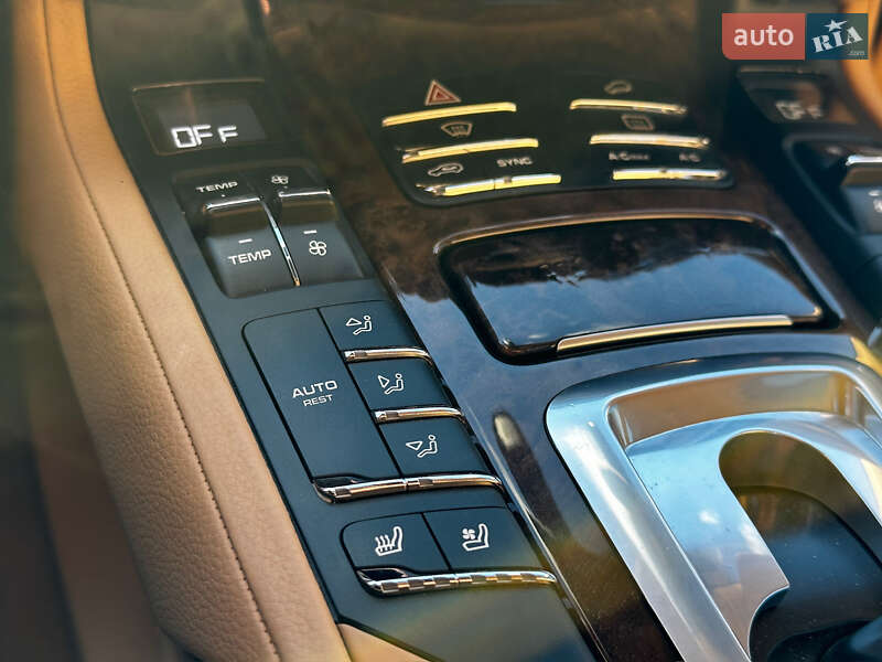 Позашляховик / Кросовер Porsche Cayenne 2015 в Харкові