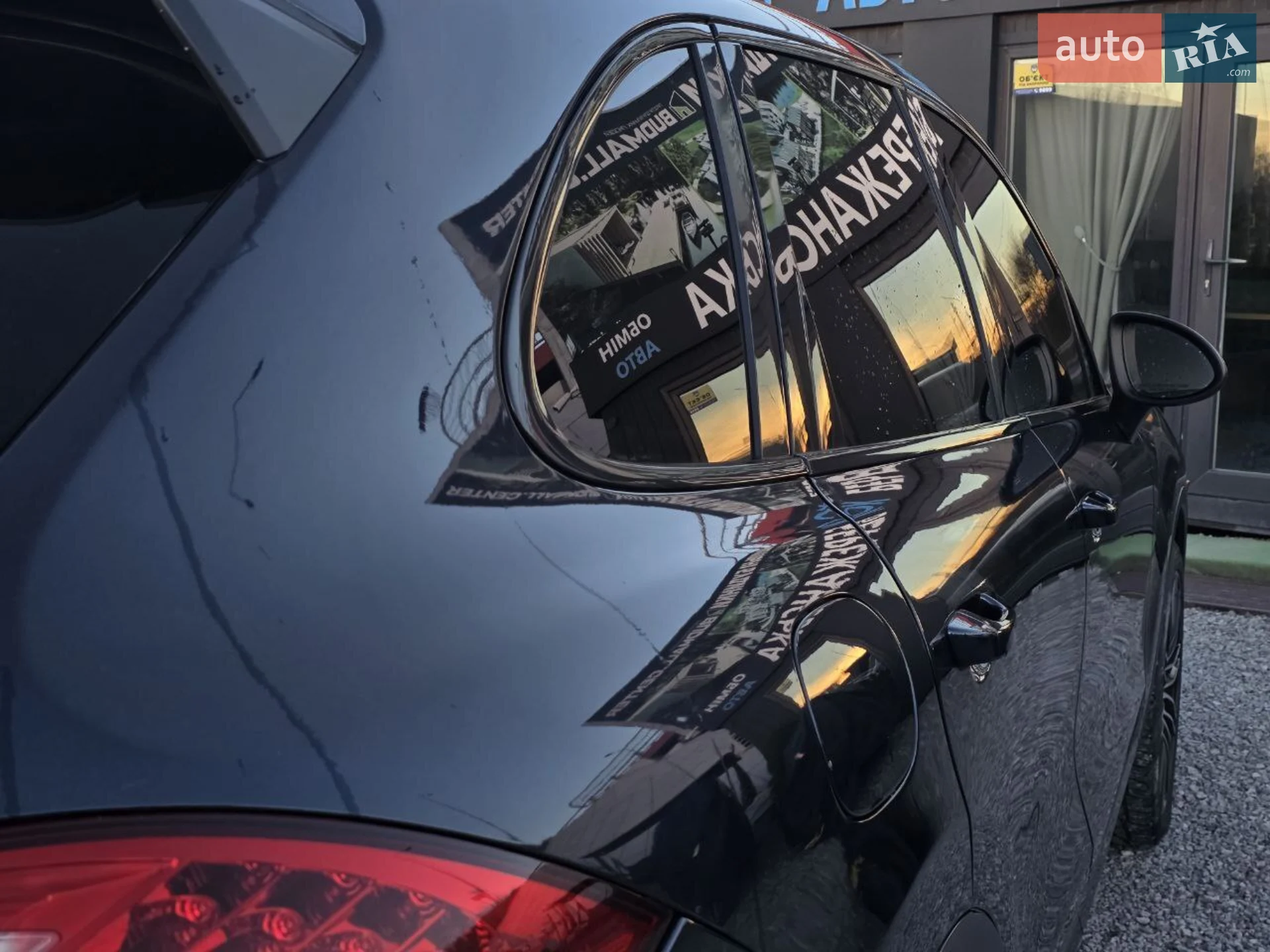 2011 Porsche Cayenne - мініатюра 38