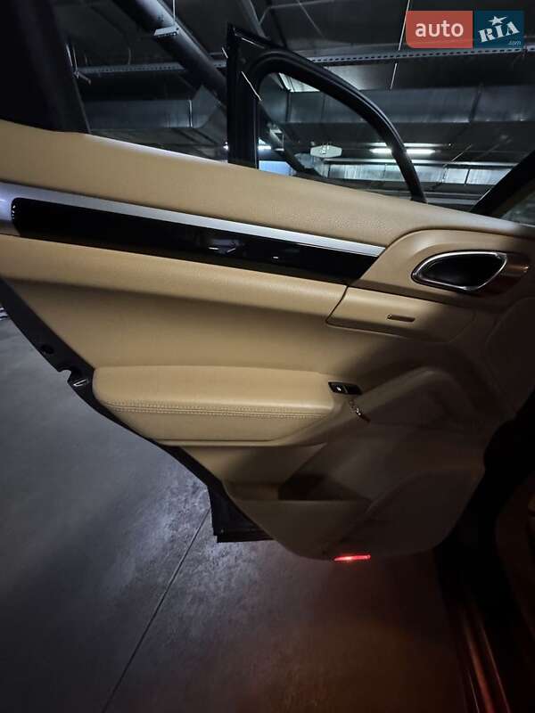 Внедорожник / Кроссовер Porsche Cayenne 2013 в Киеве фото 18 Внедорожник / Кроссовер Porsche Cayenne 2013 в Киеве