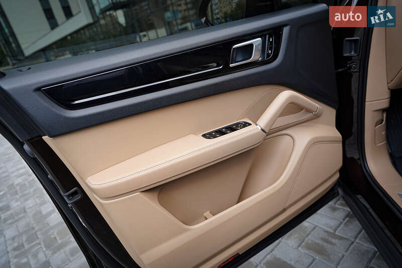 Внедорожник / Кроссовер Porsche Cayenne 2019 в Днепре