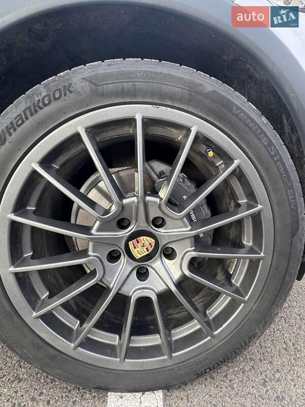 Внедорожник / Кроссовер Porsche Cayenne 2012 в Луцке