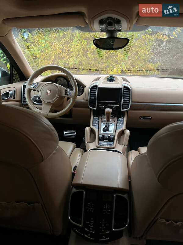 Позашляховик / Кросовер Porsche Cayenne 2012 в Чернівцях