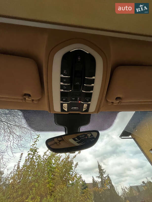 Позашляховик / Кросовер Porsche Cayenne 2012 в Чернівцях