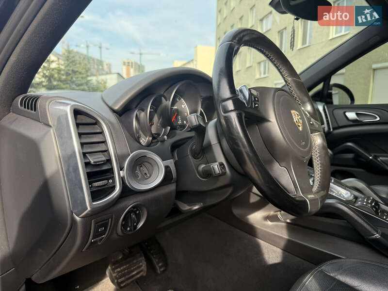 Внедорожник / Кроссовер Porsche Cayenne 2011 в Киеве