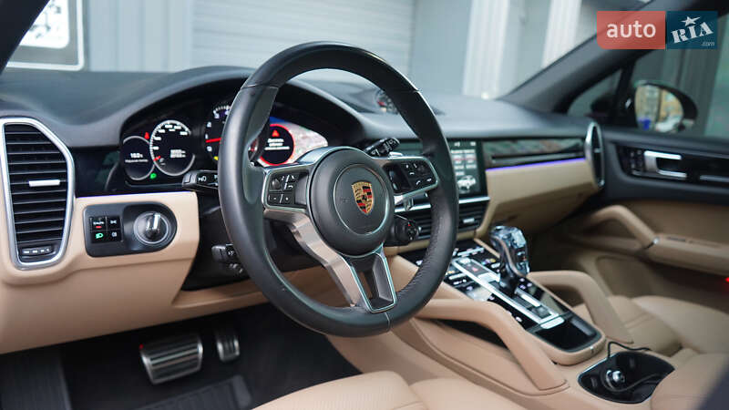 Позашляховик / Кросовер Porsche Cayenne 2018 в Львові