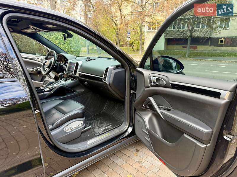 Внедорожник / Кроссовер Porsche Cayenne 2016 в Киеве фото 51 Внедорожник / Кроссовер Porsche Cayenne 2016 в Киеве