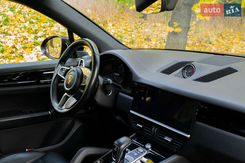 Внедорожник / Кроссовер Porsche Cayenne 2018 в Киеве