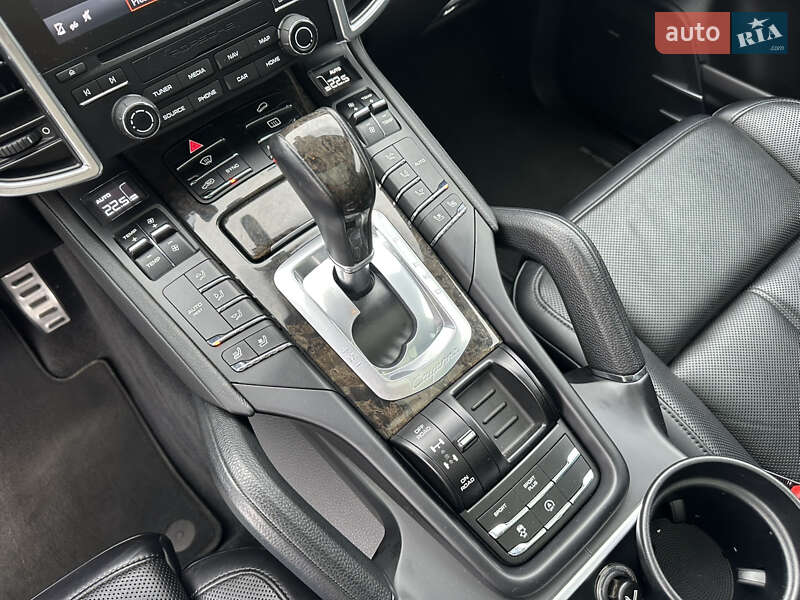Внедорожник / Кроссовер Porsche Cayenne 2016 в Киеве фото 13 Внедорожник / Кроссовер Porsche Cayenne 2016 в Киеве