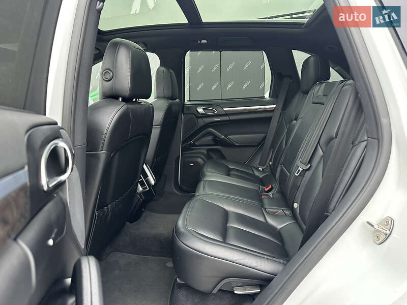 Внедорожник / Кроссовер Porsche Cayenne 2016 в Киеве фото 19 Внедорожник / Кроссовер Porsche Cayenne 2016 в Киеве