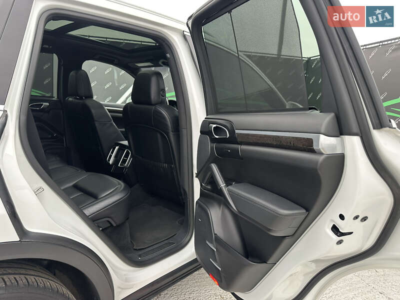 Внедорожник / Кроссовер Porsche Cayenne 2016 в Киеве фото 29 Внедорожник / Кроссовер Porsche Cayenne 2016 в Киеве