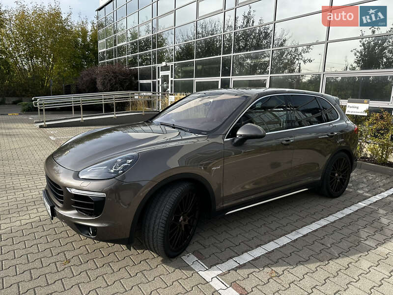 Позашляховик / Кросовер Porsche Cayenne 2015 в Києві