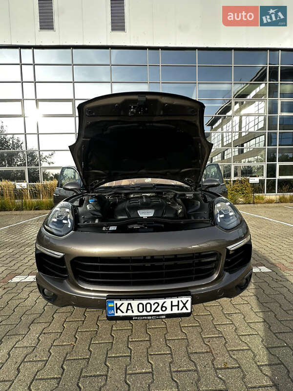 Позашляховик / Кросовер Porsche Cayenne 2015 в Києві