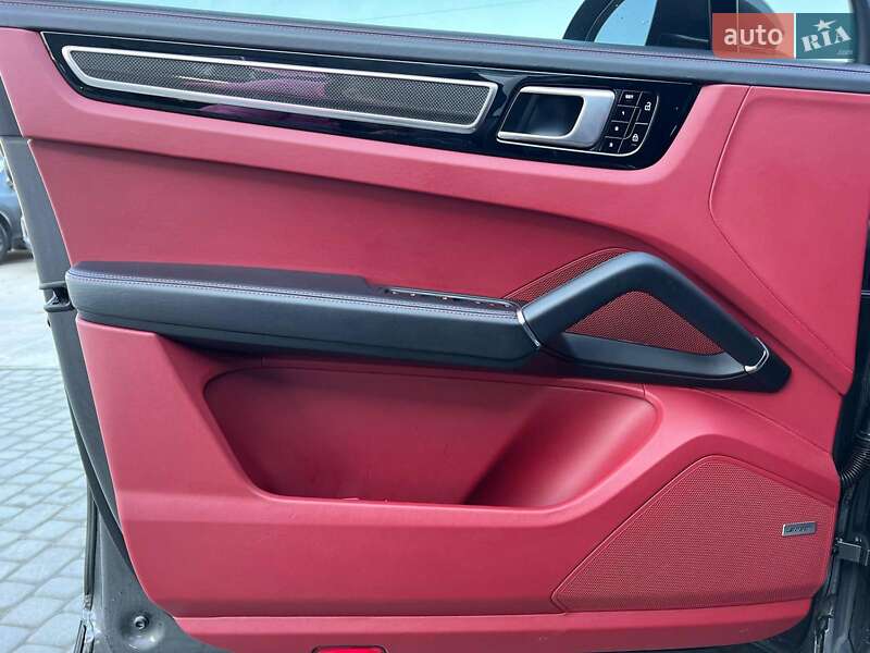 Позашляховик / Кросовер Porsche Cayenne 2019 в Львові