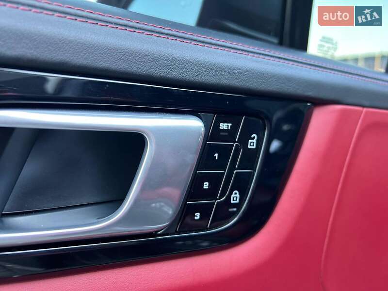 Позашляховик / Кросовер Porsche Cayenne 2019 в Львові