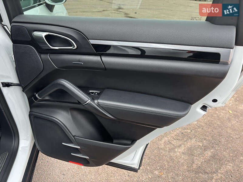 Позашляховик / Кросовер Porsche Cayenne 2015 в Ніжині