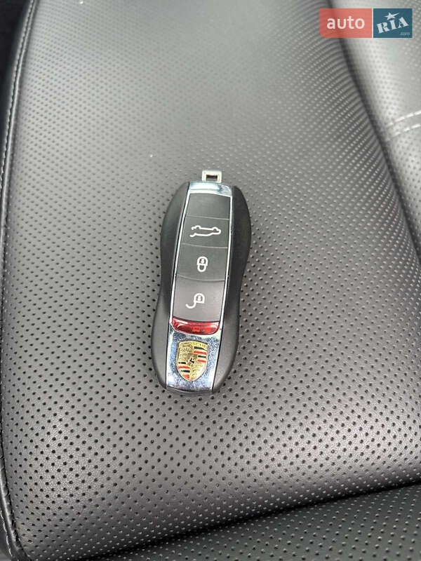 Позашляховик / Кросовер Porsche Cayenne 2015 в Ніжині