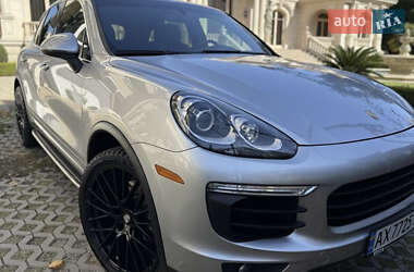 Внедорожник / Кроссовер Porsche Cayenne 2015 в Киеве