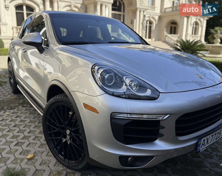 Внедорожник / Кроссовер Porsche Cayenne 2015 в Киеве