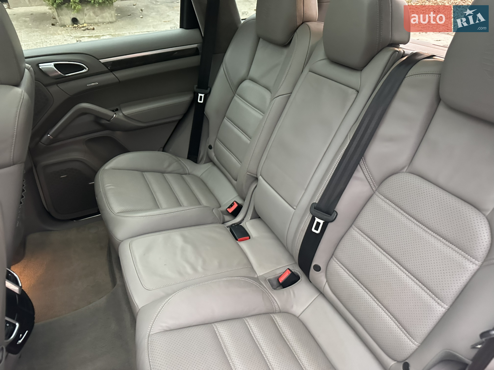 2011 Porsche Cayenne - мініатюра 27