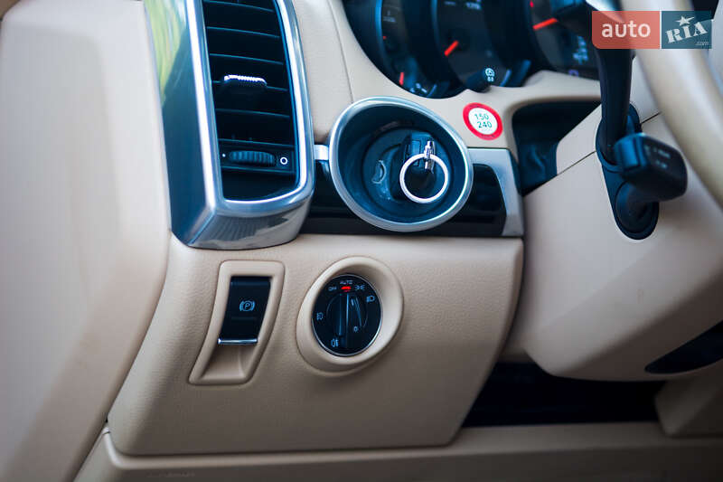 Позашляховик / Кросовер Porsche Cayenne 2012 в Івано-Франківську