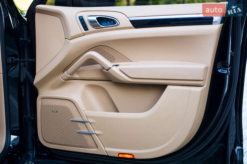 Позашляховик / Кросовер Porsche Cayenne 2012 в Івано-Франківську