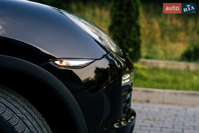 Позашляховик / Кросовер Porsche Cayenne 2012 в Івано-Франківську