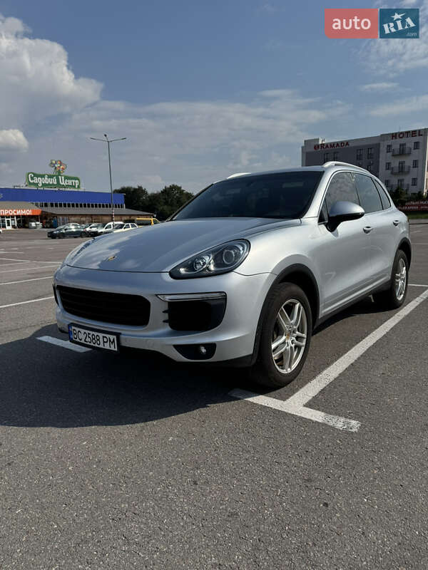 Позашляховик / Кросовер Porsche Cayenne 2015 в Самборі
