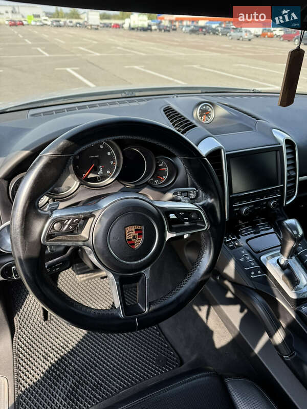 Позашляховик / Кросовер Porsche Cayenne 2015 в Самборі