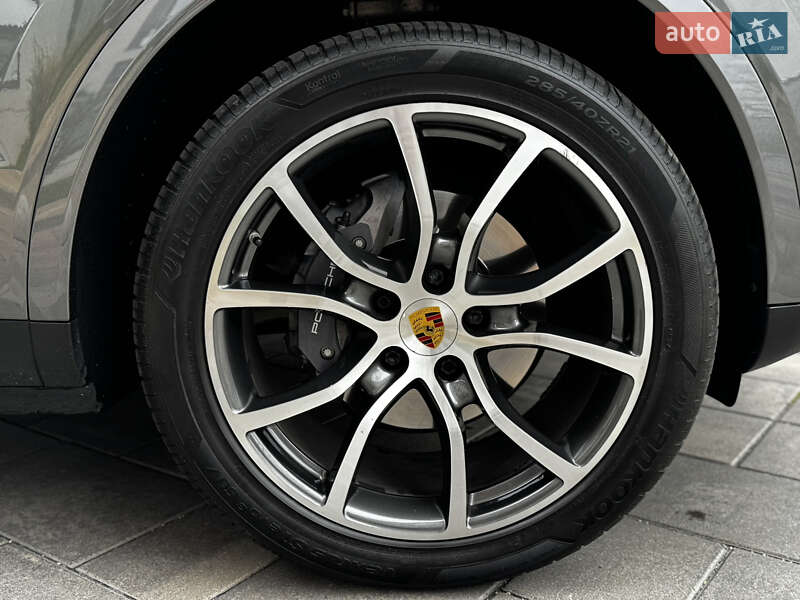 Внедорожник / Кроссовер Porsche Cayenne 2019 в Киеве