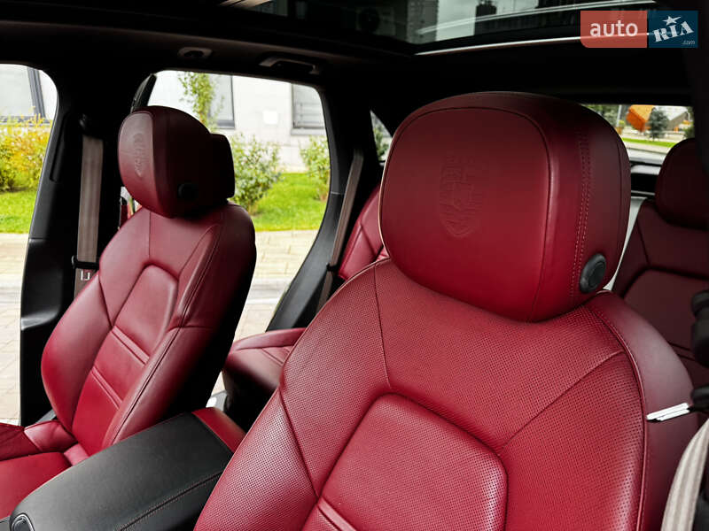 Внедорожник / Кроссовер Porsche Cayenne 2019 в Киеве