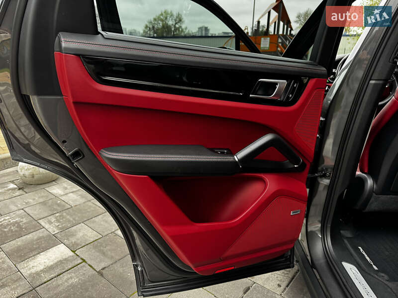 Внедорожник / Кроссовер Porsche Cayenne 2019 в Киеве