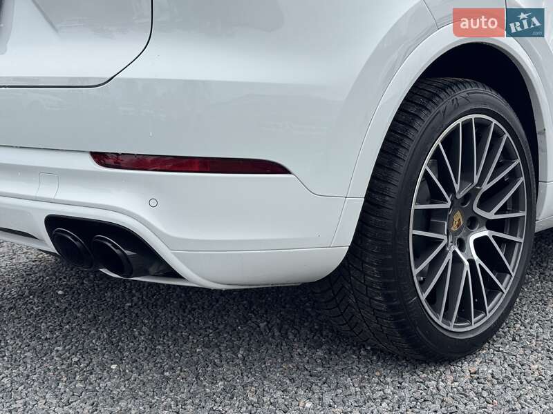 Внедорожник / Кроссовер Porsche Cayenne 2018 в Тернополе