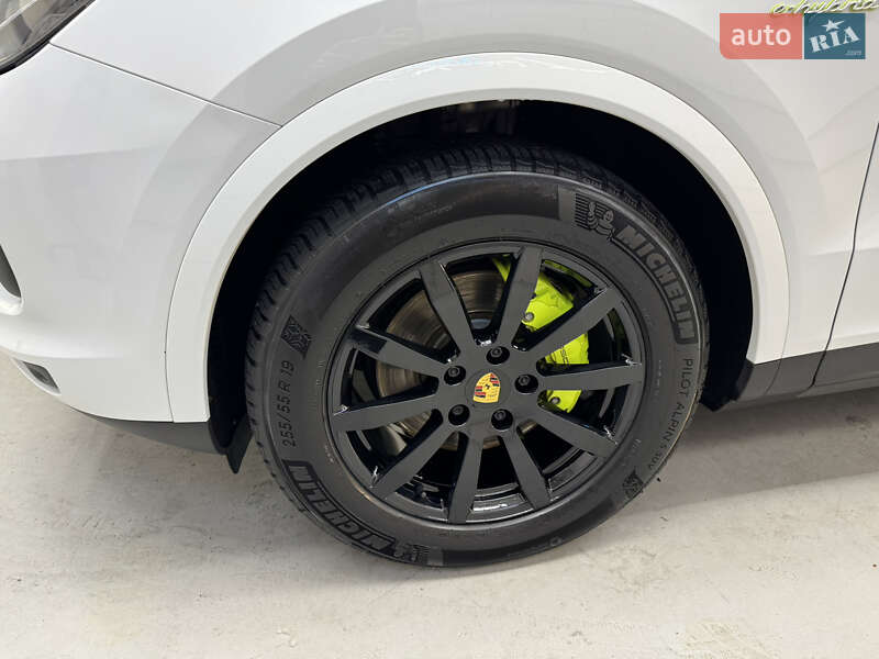 Внедорожник / Кроссовер Porsche Cayenne 2018 в Киеве