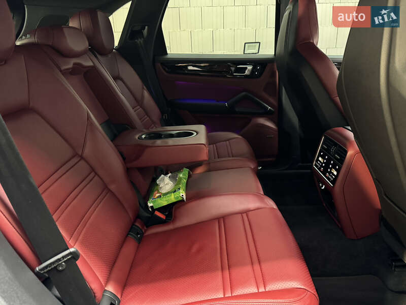 Внедорожник / Кроссовер Porsche Cayenne 2018 в Киеве