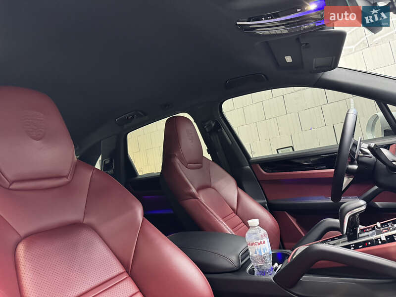 Внедорожник / Кроссовер Porsche Cayenne 2018 в Киеве