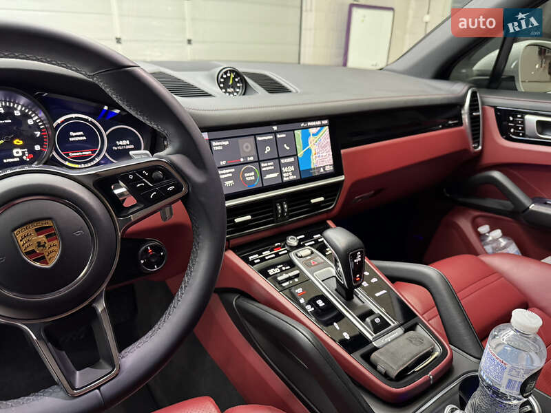 Внедорожник / Кроссовер Porsche Cayenne 2018 в Киеве