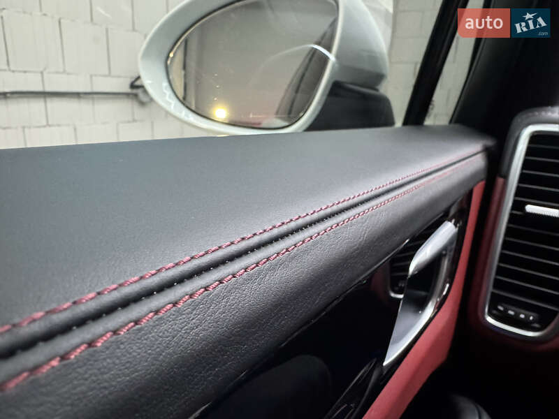 Внедорожник / Кроссовер Porsche Cayenne 2018 в Киеве