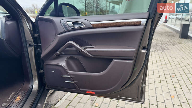 Позашляховик / Кросовер Porsche Cayenne 2013 в Києві