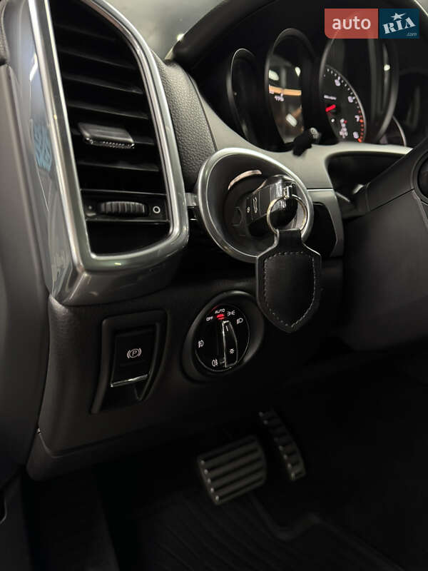 Позашляховик / Кросовер Porsche Cayenne 2014 в Києві