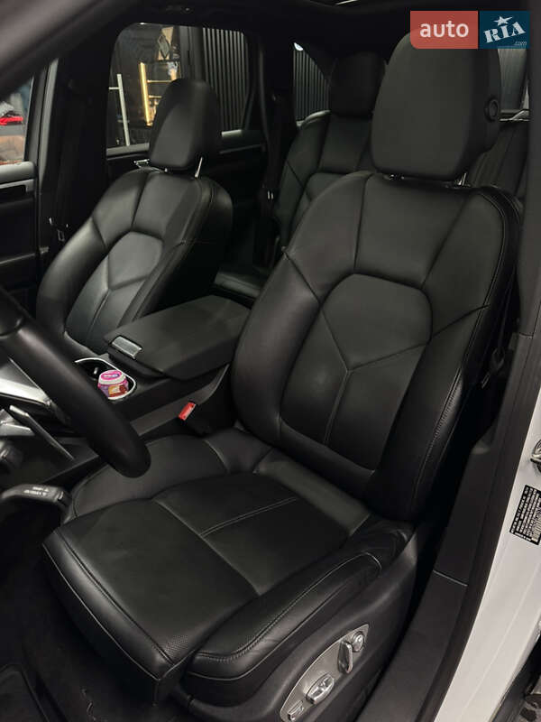 Позашляховик / Кросовер Porsche Cayenne 2014 в Києві