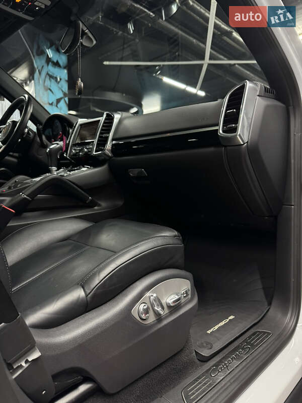 Позашляховик / Кросовер Porsche Cayenne 2014 в Києві